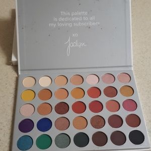 Jaclyn Hill palette